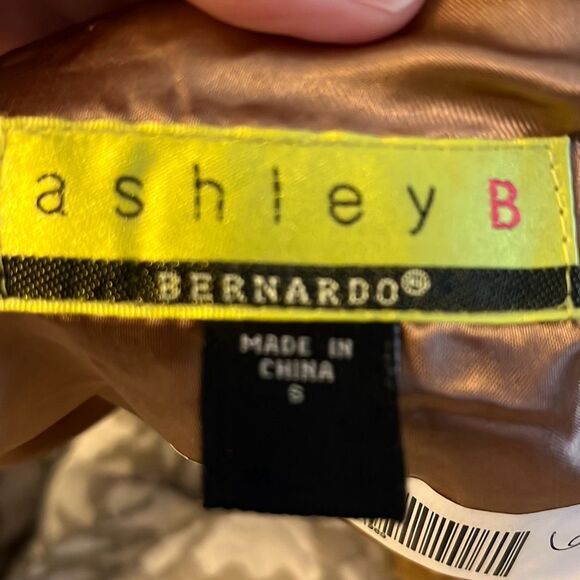 Ashley B Bernardo small tan faux fur‎ vest with clasp - Picture 3 of 4